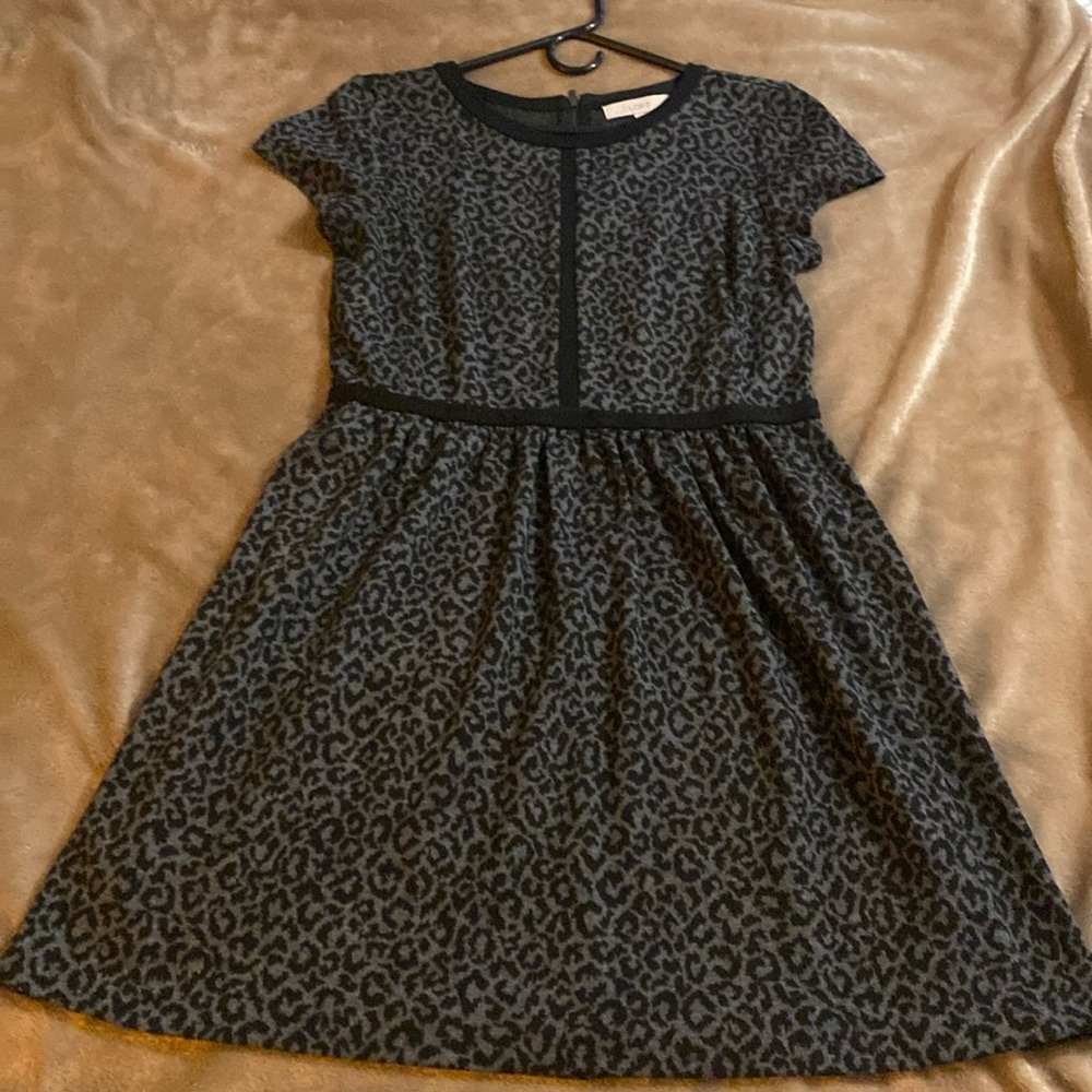 Black and gray leopard short sleeve zipper back dress from the loft size 10